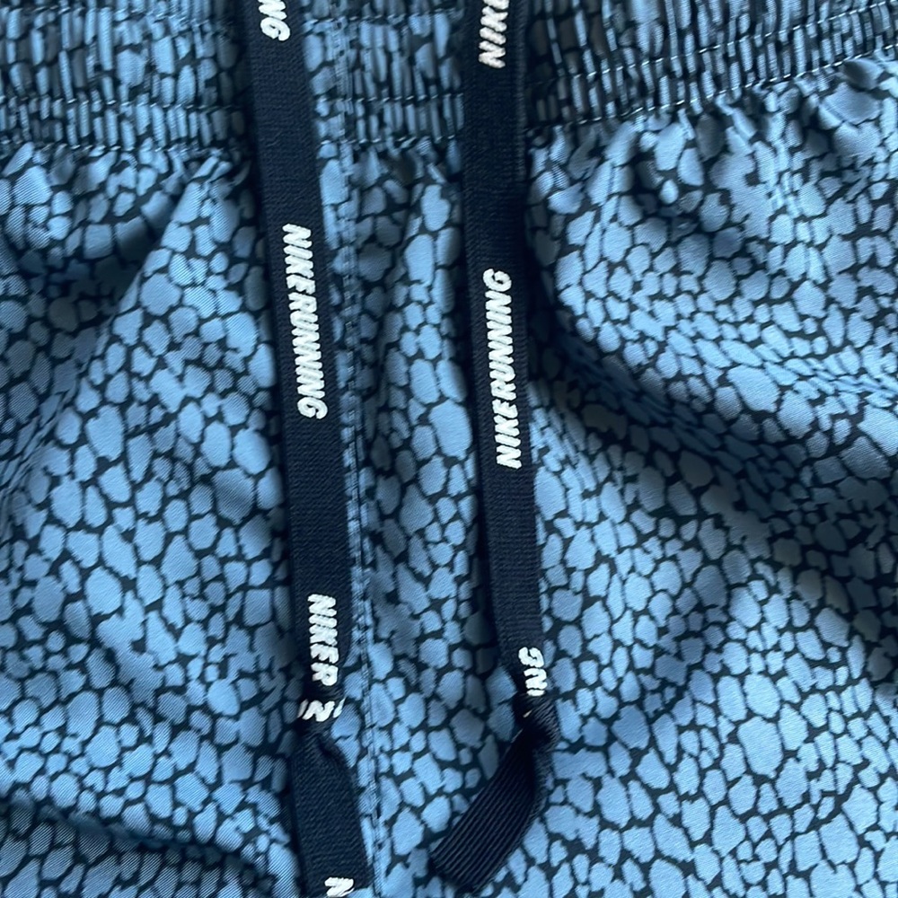 Grey Nike shorts - Picture 9 of 10